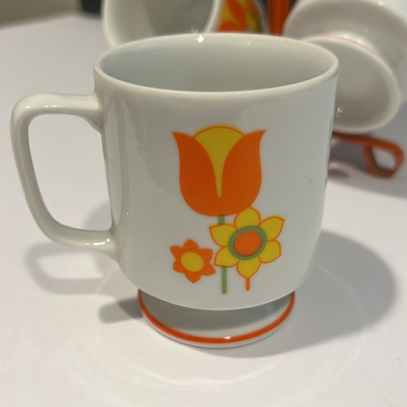 Vintage Mug Set with Metal Orange Stand - Picture 4 of 6